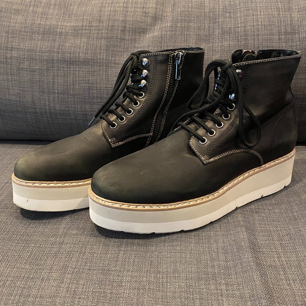 Steve Madden Sayne Boots Size 9